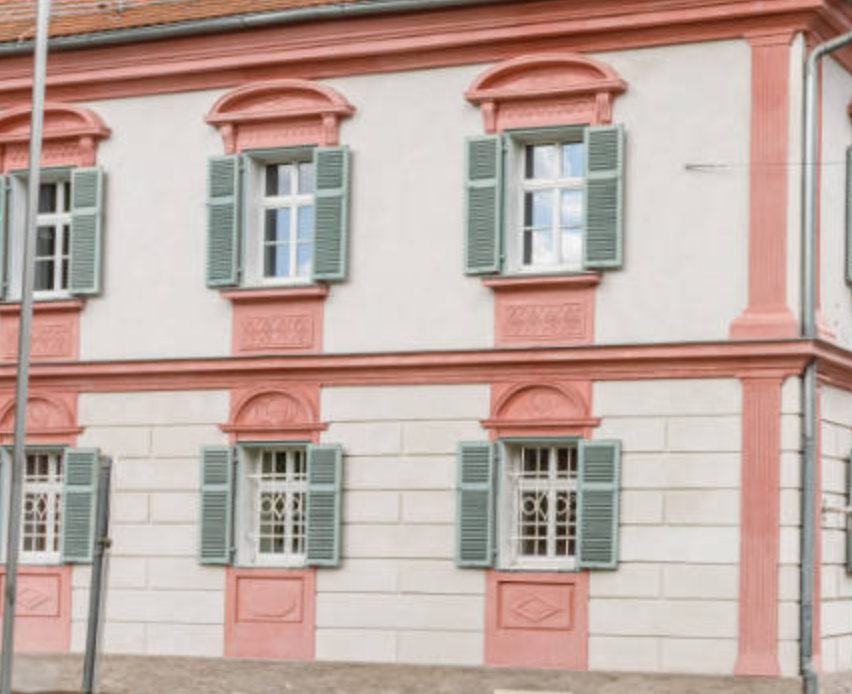 Bild enthält, City, Road, Street, Urban, Neighborhood, Building, Monastery, Car, Window