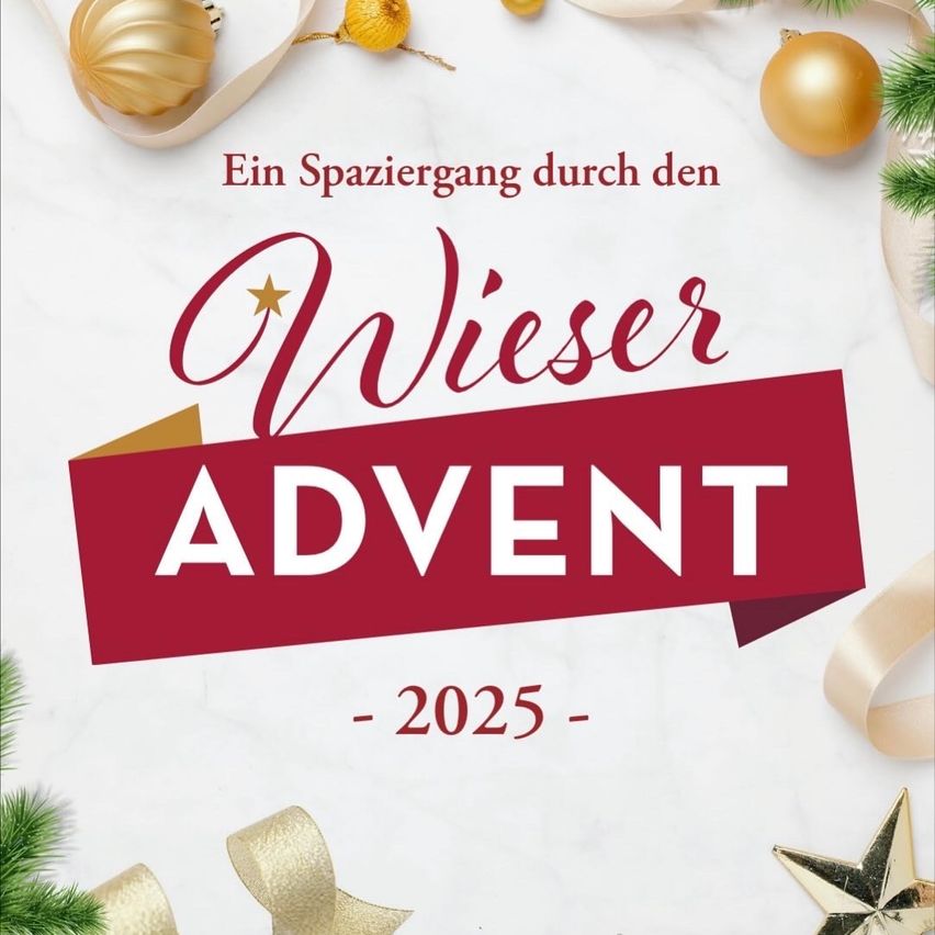 Ein festlicher Banner mit 'Wieser Advent' und dem Jahr 2025 in Gold. Umgeben von Weihnachtsdekorationen und Bändern.