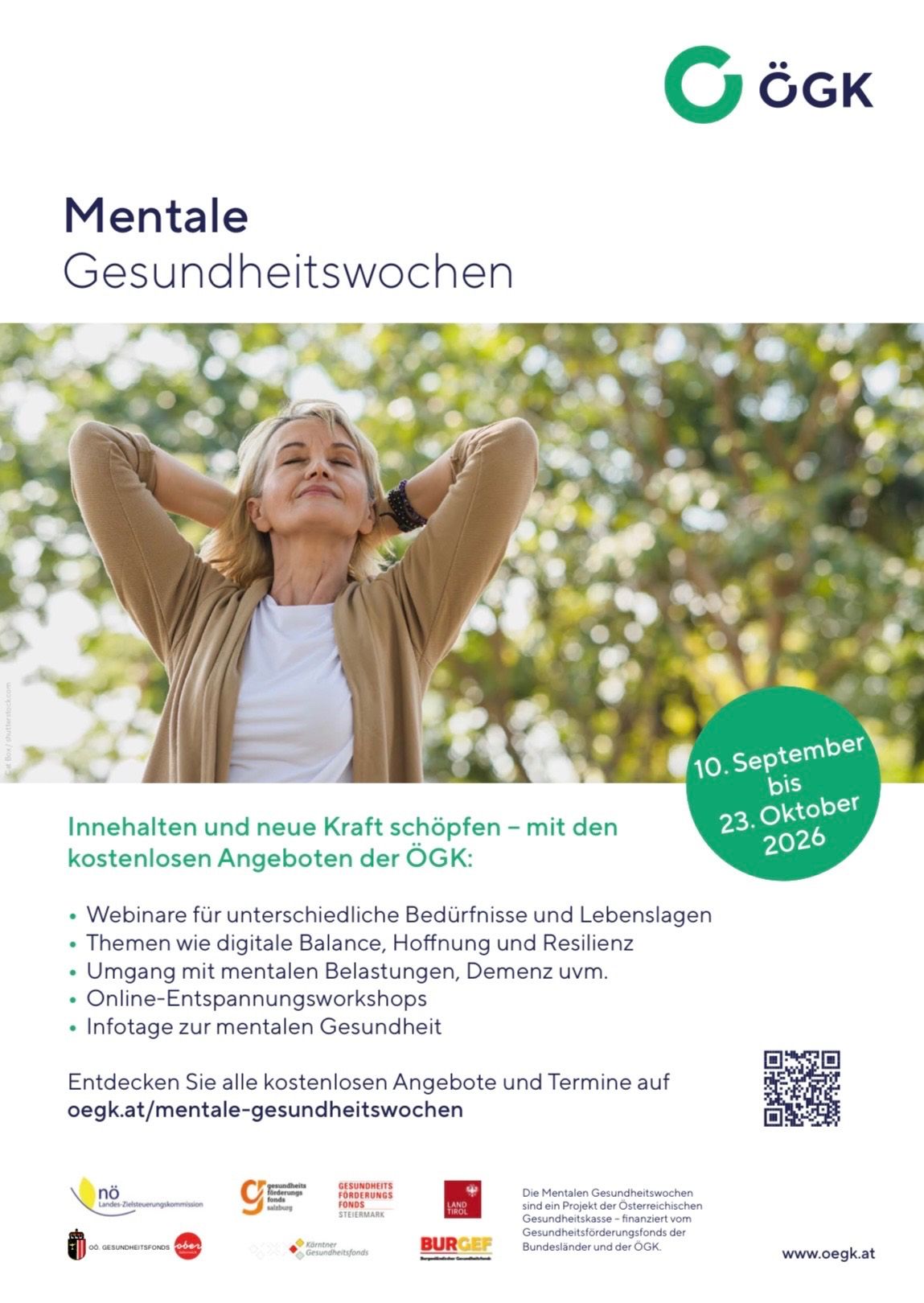 Eine Frau in einem weißen Shirt und einer braunen Strickjacke steht draußen, lächelt mit geschlossenen Augen und erhobenen Armen. Das Bild bewirbt mentale Gesundheitsworkshops vom 10. September bis 23. Oktober 2026.