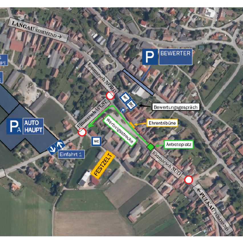 Das Bild zeigt eine Karte eines Wohngebiets mit beschrifteten Straßen, Parkschildern und Einrichtungen wie Haupteingang, WC und Ehrentribüne. Die Karte zeigt auch einen Ort für ein Treffen in der Wertingsstrasse.