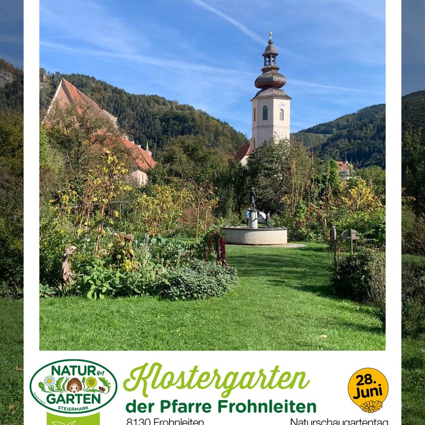 Eine Werbung für Klostergarten der Pfarre Frohnleiten mit Blick auf eine Kirche und einen grünen Rasen unter einem blauen Himmel.