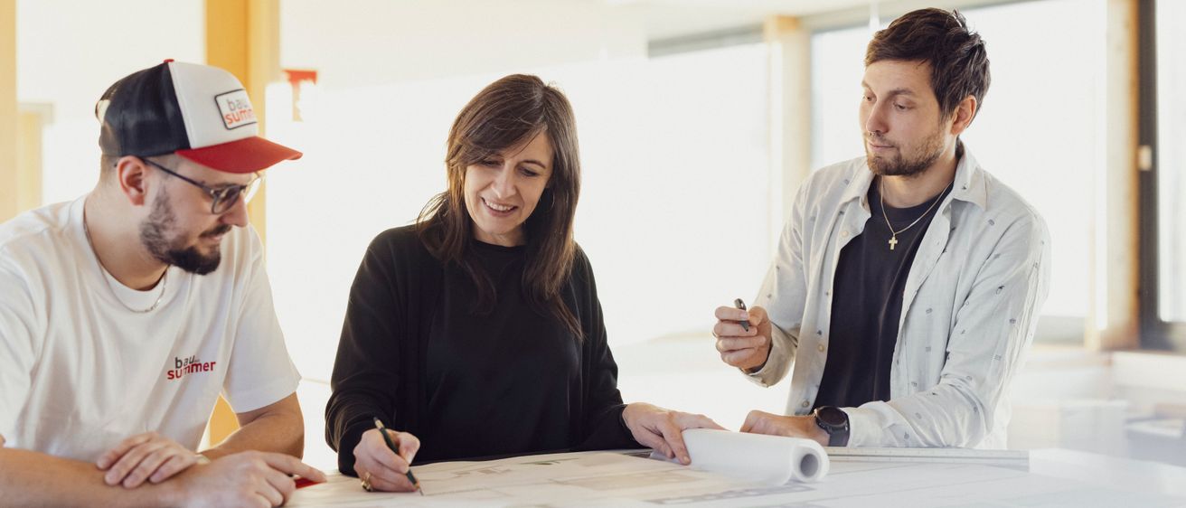 Bild enthält, Adult, Female, Person, Woman, Male, Man, Conversation, Face, Head