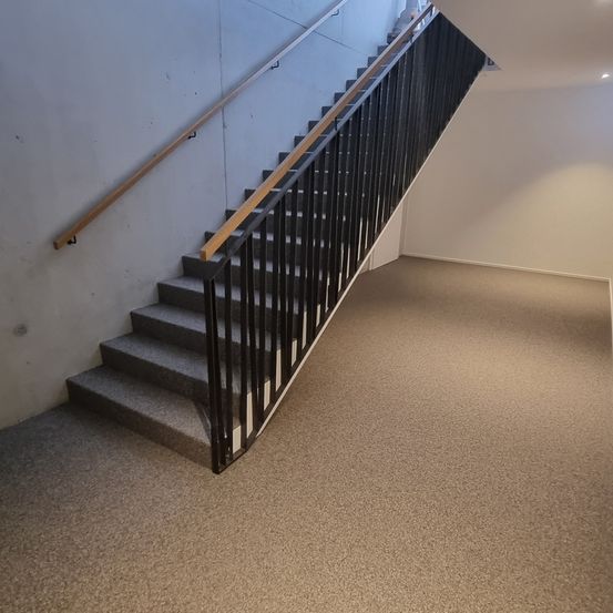 Bild enthält, Floor, Architecture, Building, House, Housing, Staircase, Flooring, Indoors, Interior Design