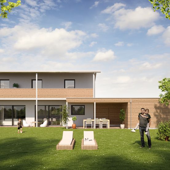 Ein modernes Haus mit Glasfenstern und -türen. Eine Familie steht im Garten. Ein Kind geht vor dem Haus.