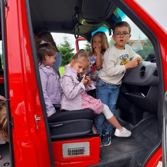 Person, Child, Female, Girl, Car, Jeans, Pants, Shoe, Face, People