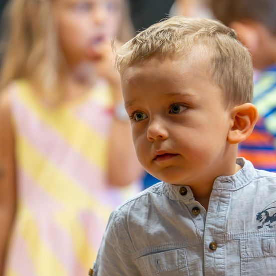 Bild enthält, Face, Head, Person, Photography, Portrait, Frown, Boy, Child, Male, Girl