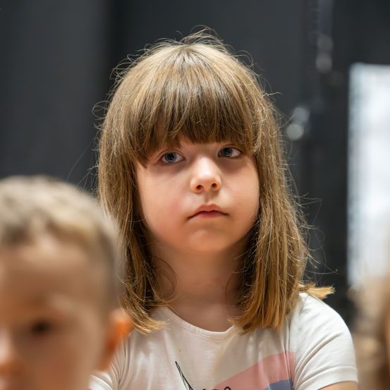 Bild enthält, Face, Head, Person, Photography, Portrait, Child, Female, Girl, Blonde, Frown