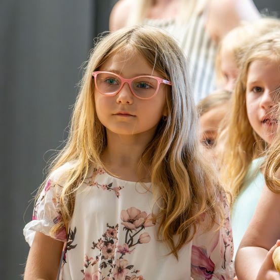 Bild enthält, Sunglasses, Blonde, Person, Child, Female, Girl, Face, Head, People, Smile