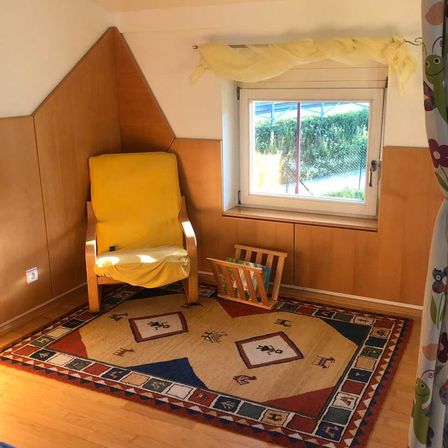 Bild enthält, Home Decor, Rug, Chair, Furniture, Indoors, Interior Design