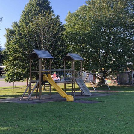 Bild enthält, Outdoor Play Area, Outdoors, Play Area, Grass, Plant, Nature, Park