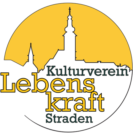 Schwarze Silhouette einer Stadt mit zwei Türmen, vor einem gelben Halbmond, mit dem Text 'Kulturverein Lebens Kraft Straden'.