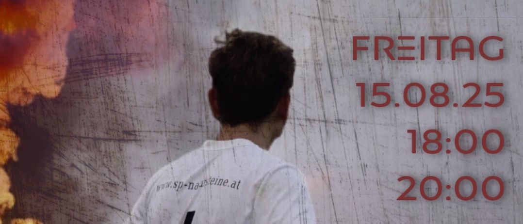Ein Plakat für ein Sportereignis zeigt einen Mann in einem weißen Trikot mit einem Ball vor einem Hintergrund mit einer Explosion und dem Text Freitag 15.08.25 18:00 20:00 SG Poysbrunn-Falkenstein/Ottenthal gegen Wetzlsdorf.