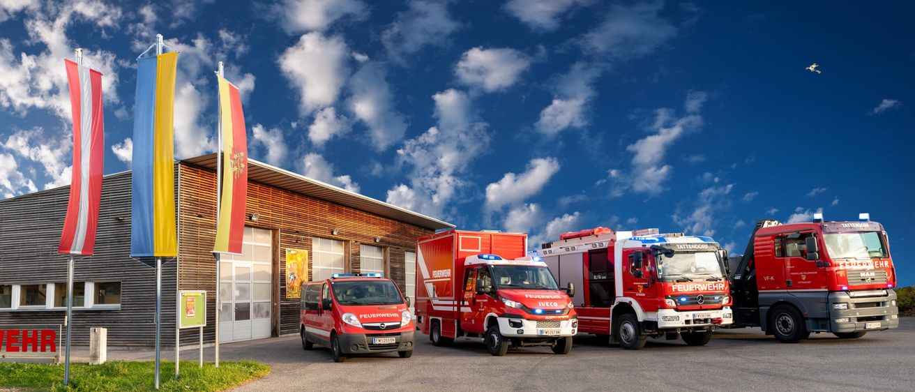 Bild enthält, Transportation, Truck, Vehicle, Car, Fire Station, Fire Truck, Machine, Wheel