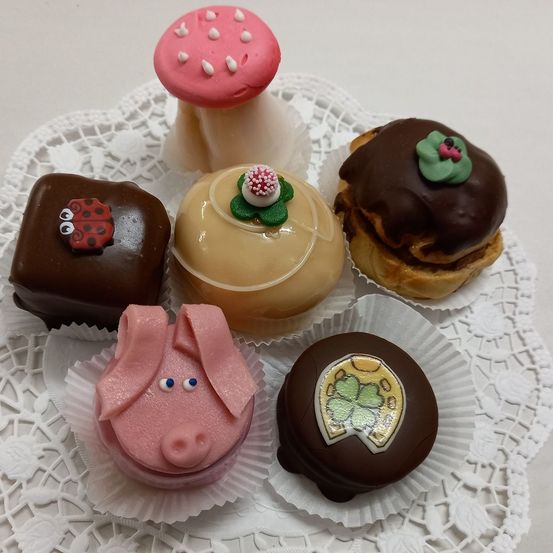 Food, Sweets, Cake, Cream, Cupcake, Dessert, Icing, Meat, Pork