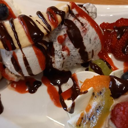 Food, Food Presentation, Cream, Dessert, Sundae, Ice Cream, Ketchup