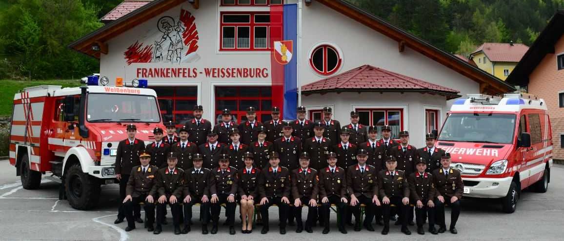 Bild enthält, People, Person, Fire Station, Fire Truck, Truck, Vehicle, Machine, Wheel, Moving Van