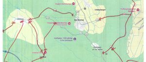 Eine Karte zeigt eine Region mit rot markierten Straßen. Orte wie Rogner Bad Blumau, Bad Blumau und Bierbaum an der Safen sind hervorgehoben. Die Karte enthält Streckennummern wie L451 und L401.