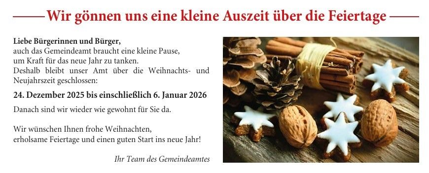 Ein Bild mit Feiertagsgrüßen zeigt eine hölzerne Oberfläche mit Tannenzapfen, Nüssen und sternförmigen Keksen. Der Text lautet 'Wir wünschen Ihnen frohe Weihnachten, gleiche Feiertage und einen guten Start ins neue Jahr!' Es stammt vom Gemeindeamt.