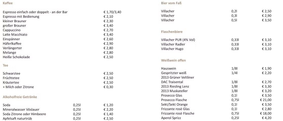 Das Bild zeigt eine Weinkarte mit verschiedenen Optionen. Es listet Preise für Weine wie Villacher, Flaschenbiere und Rotwein auf. Die Karte beinhaltet auch Spirituosen wie Grappa, Campari und verschiedene Liköre. Die Preise reichen von €0,25 bis €4,10.