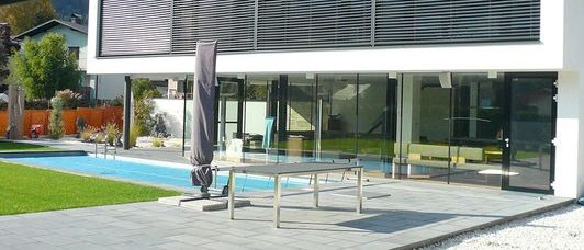 Bild enthält, Architecture, Building, House, Housing, Villa, Office Building, Indoors, Interior Design, Door