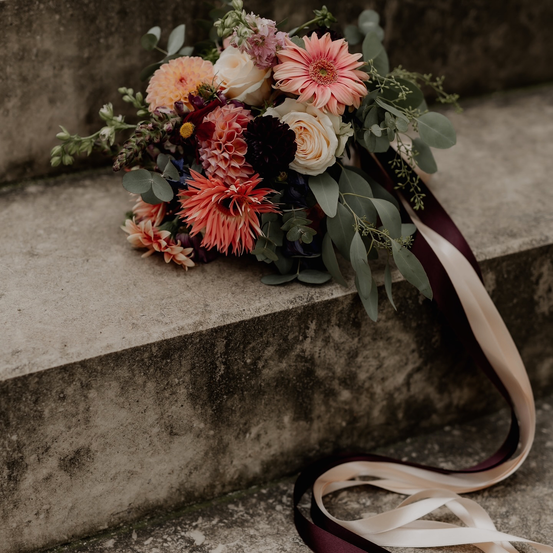 Bild enthält, Flower, Flower Arrangement, Flower Bouquet, Plant, Rose, Art, Floral Design, Graphics, Pattern