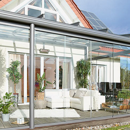 Bild enthält, Door, Garden, Plant, Building, Housing, House, Patio, Interior Design, Potted Plant, Couch