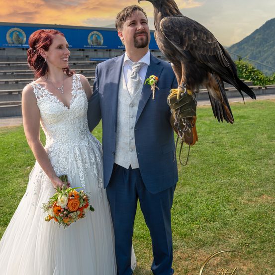 Bild enthält, Flower Arrangement, Flower Bouquet, Dress, Formal Wear, Gown, Adult, Bride, Female, Person, Woman