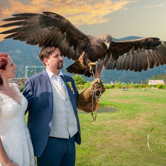 Bild enthält, Adult, Bride, Female, Person, Woman, Formal Wear, Beak, Male, Man, Dress