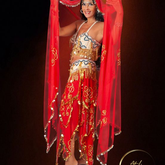 Bild enthält, Dancing, Leisure Activities, Person, Adult, Bride, Female, Wedding, Woman, Dance Pose, Face