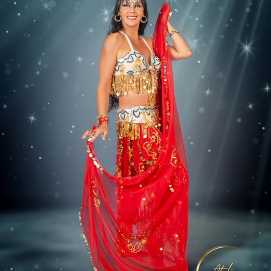 Bild enthält, Person, Face, Head, Fashion, Dancing, Leisure Activities