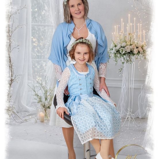 Bild enthält, Flower Arrangement, Flower Bouquet, Dress, Person, Portrait, Shoe, Blouse, Child, Female, Girl