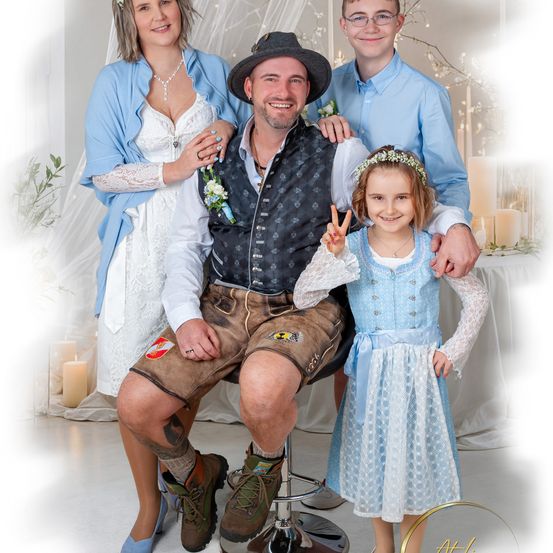 Bild enthält, Shoe, Photography, Dress, Person, Portrait, Adult, Female, Woman, People, Child