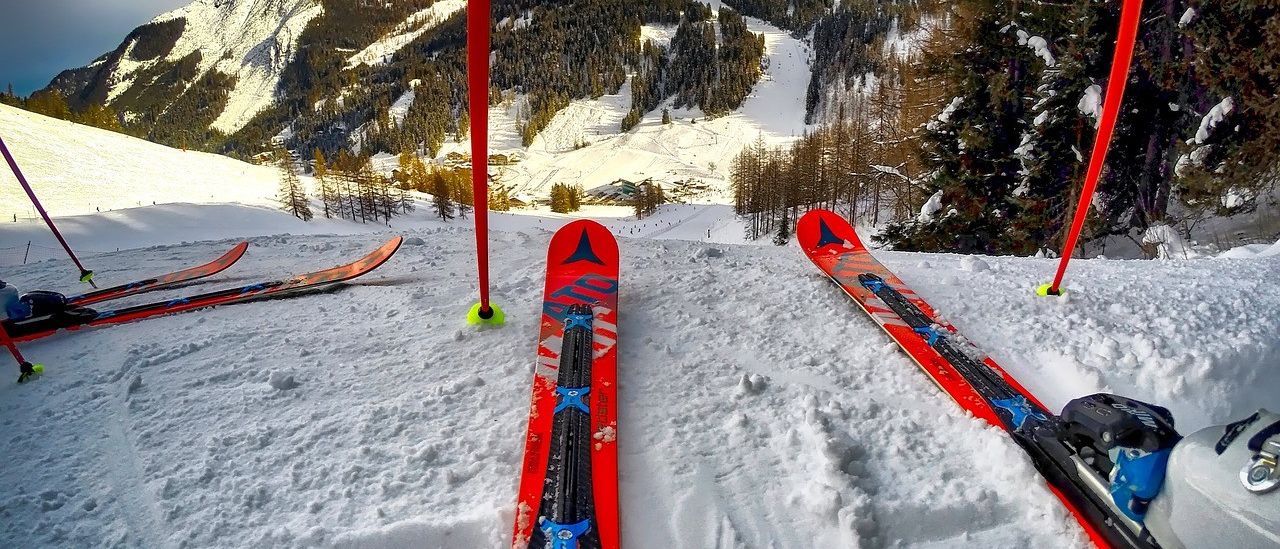 Bild enthält, Nature, Outdoors, Piste, Snow, Sport, Mountain, Mountain Range, Peak, Person, Skiing