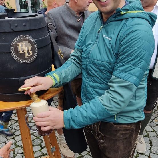 Bild enthält, Pants, Person, Photography, Portrait, Ice Cream, Street, Adult, Male, Man, Jeans