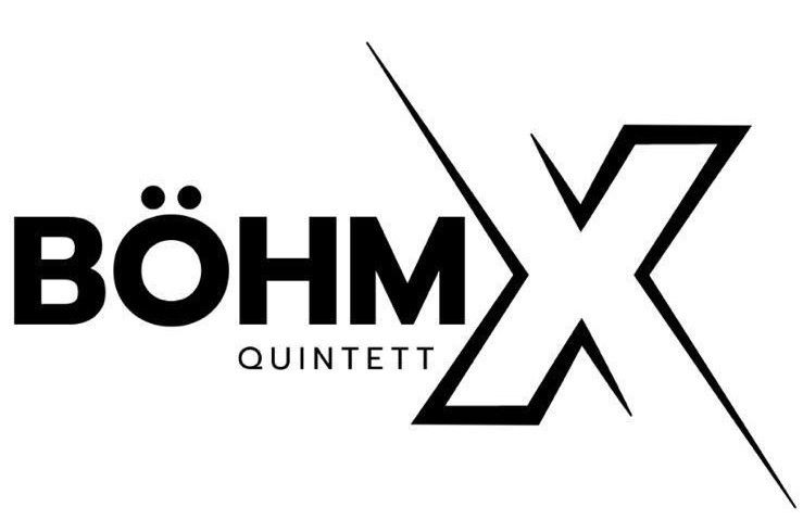 Das Bild zeigt das Logo für Bohm Quintett, mit dem Namen Bohm in fetter, stilisierter Schrift und einem 'X', das durch die Mitte verläuft.