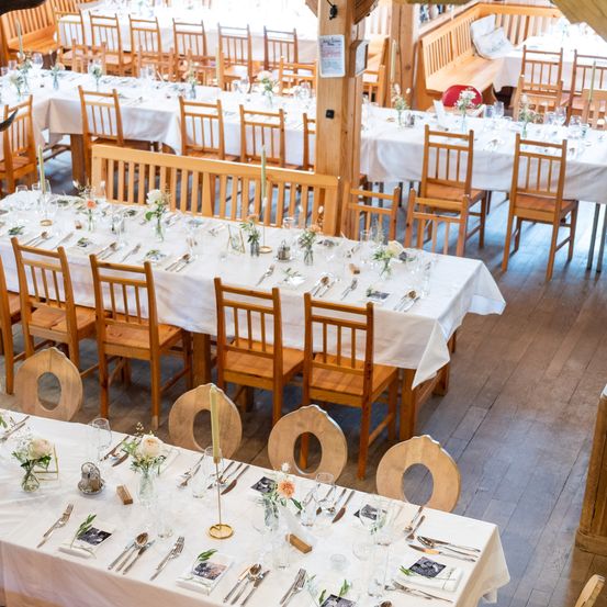 Aufnahme einer Tischgestaltung für eine Hochzeit in der Ottersbachmühle