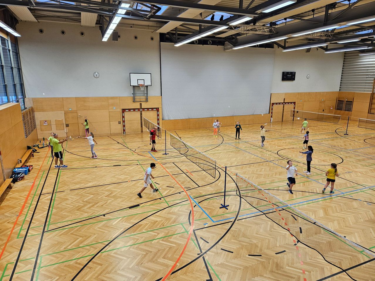 Bild enthält, Sport, Volleyball, Volleyball Game, Person, Architecture, Building