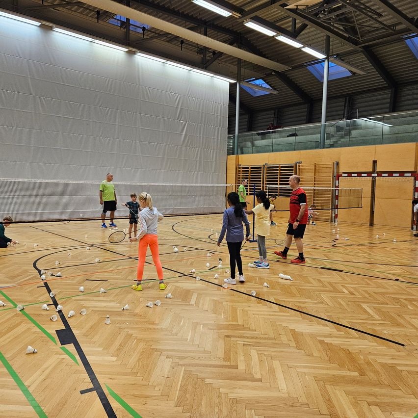 Bild enthält, Sport, Volleyball, Volleyball Game, Person, Clothing, Footwear, Shoe