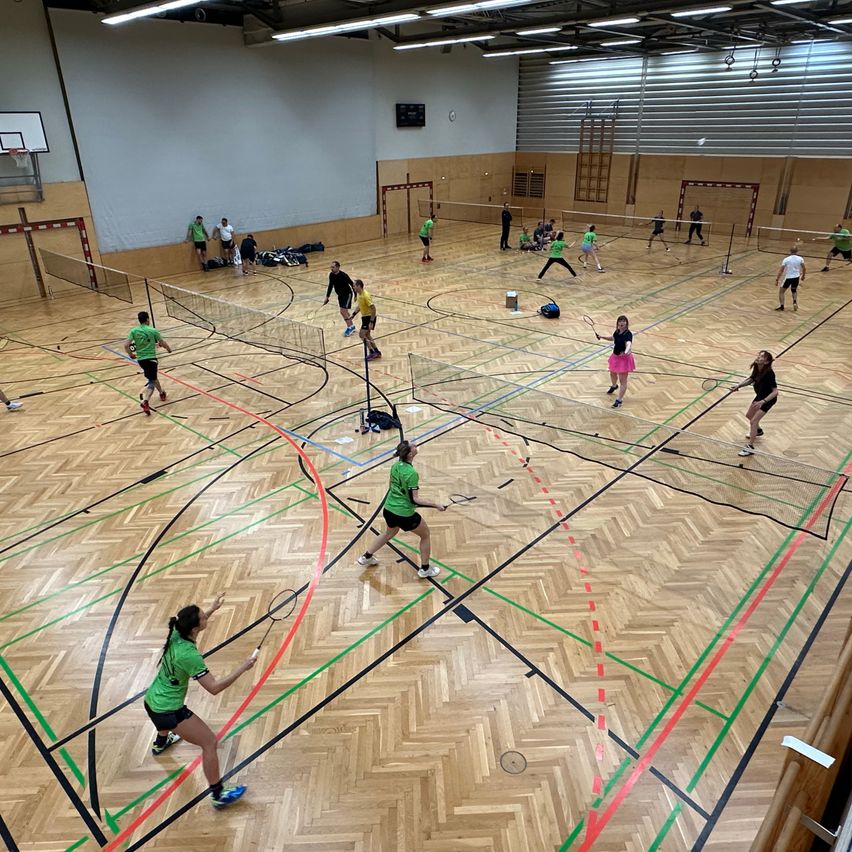 Bild enthält, Sport, Volleyball, Volleyball Game, Child, Female, Girl, Person, Clothing, Footwear, Shoe