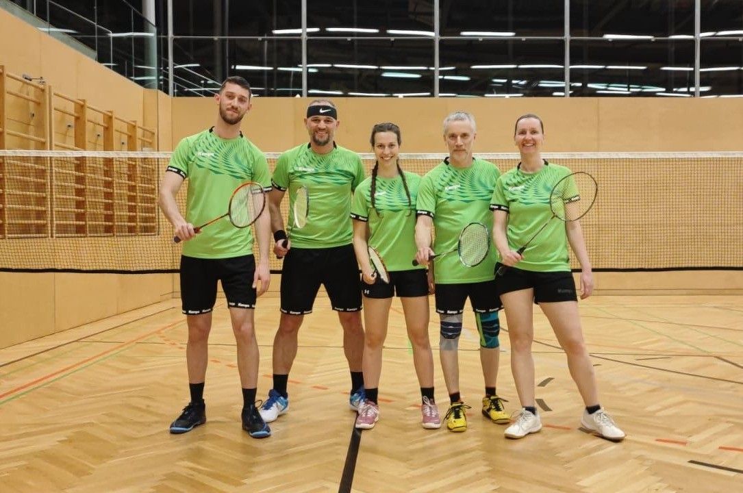 Bild enthält, Racket, Tennis Racket, Shorts, Person, People, Adult, Male, Man, Shoe, Ping Pong Paddle