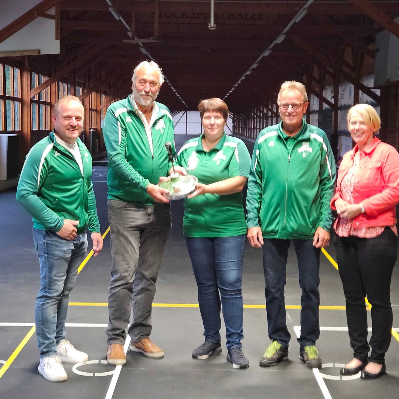 Bild enthält, Pants, People, Person, Photography, Portrait, Jeans, Coat, Jacket, T-Shirt, Man