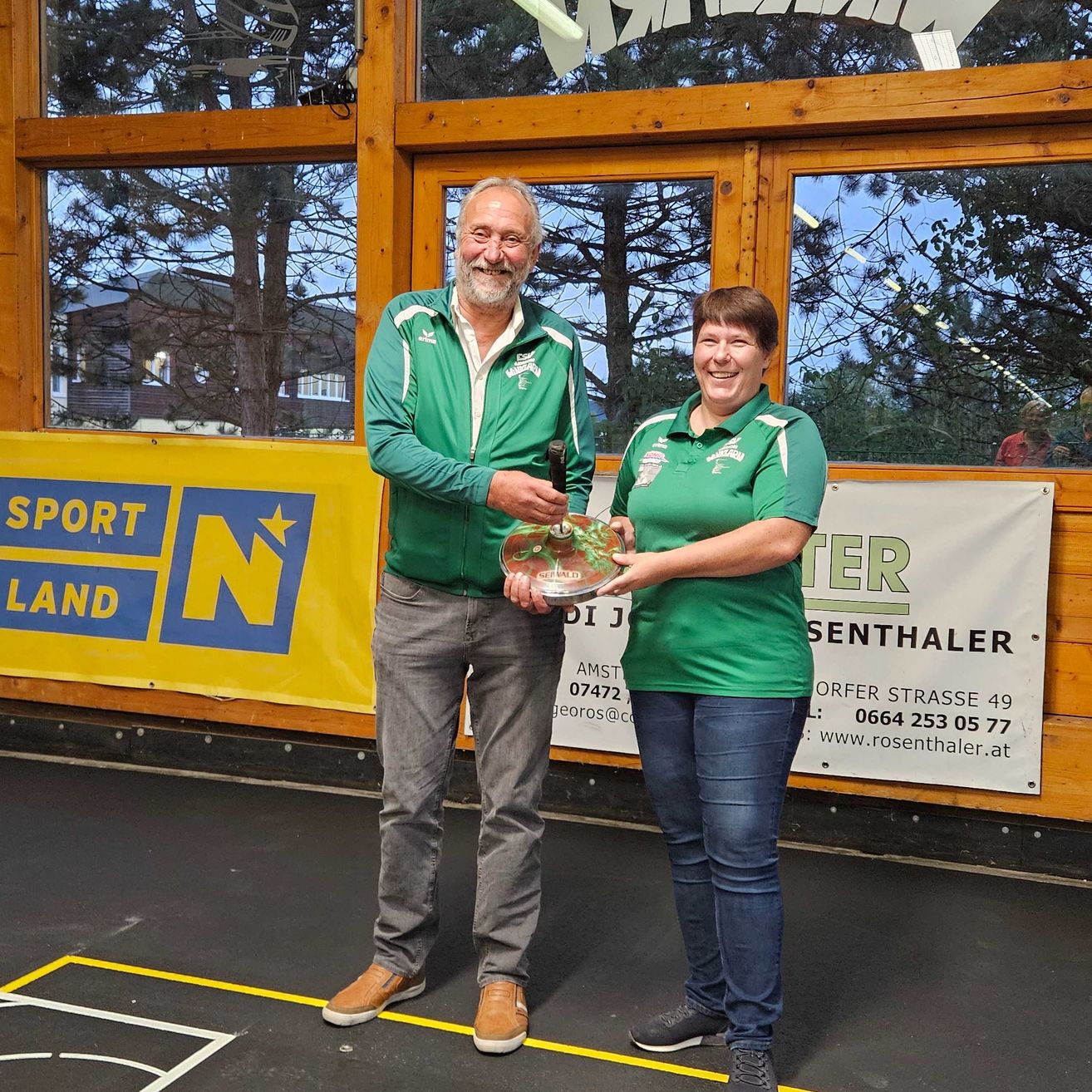 Bild enthält, Pants, Jeans, Person, Photography, Portrait, Adult, Male, Man, Jacket, Tennis Racket