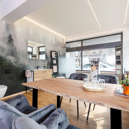 Bild enthält, Indoors, Interior Design, Dining Room, Dining Table, Furniture, Table, Living Room, Home Decor, Wood, Tabletop