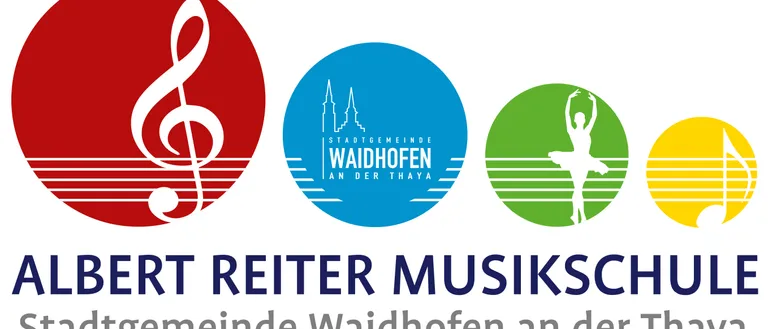 Logos von drei Organisationen: ein roter Kreis mit einem Musiknoten, ein blauer Kreis mit 'Stadtgemeinde Waidhofen an der Thaya' und ein grüner Kreis mit einer Silhouette einer Ballerina.