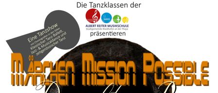Werbeplakat für eine musikalische Veranstaltung mit dem Titel 'Märchen Mission Possible Der Verborgene Raum'. Zeigt ein Buch mit Lichteffekten und einer Baumstammform. Veranstaltungstermine sind der 25. und 26. April 2026.