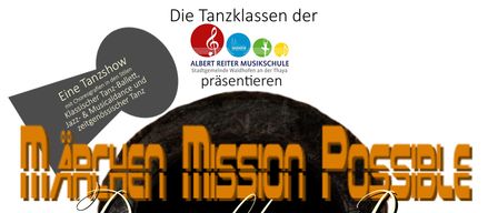 Werbeplakat für ein Musiktheater-Event, 'Maerchen Mission Possible', mit einem Buch, einem offenen Buch und goldenem Licht. Geplant für den 25. und 26. April 2026. Spezielle Live-Sounds von der Albert-Reiter-Musikschule.