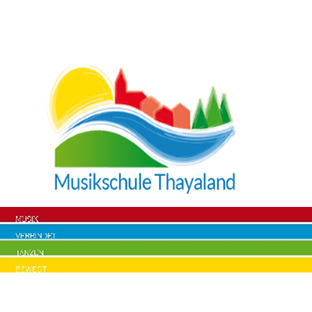 Das Logo der Musikschule Thayalanda zeigt eine Sonne, Gebäude, Bäume und einen Fluss, mit einem bunten Streifen am unteren Rand.