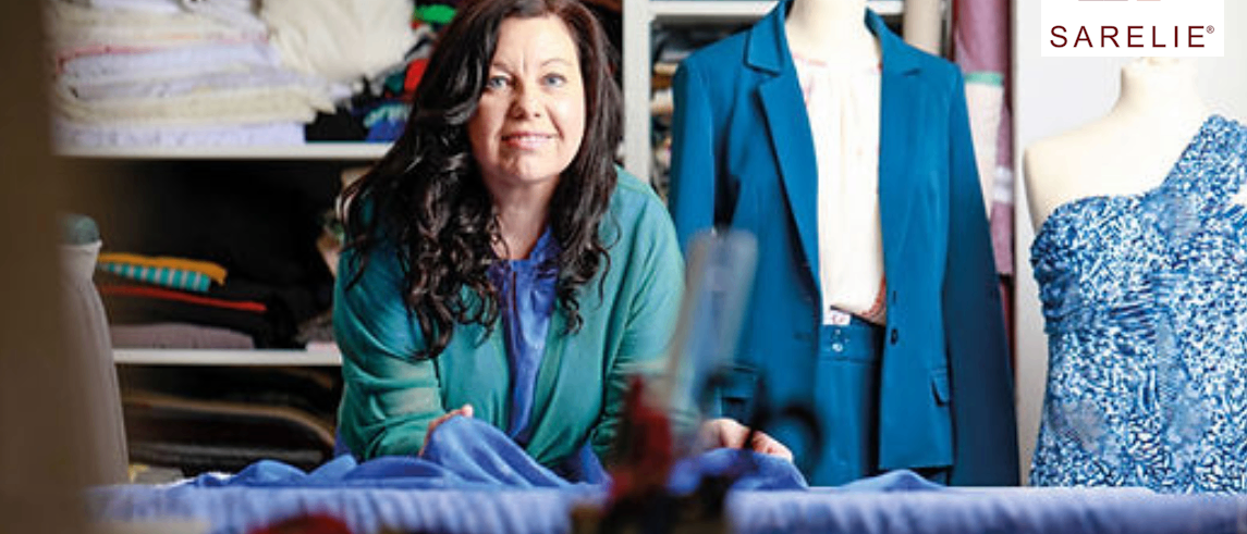 Bild enthält, Coat, Jacket, Formal Wear, Adult, Female, Person, Woman, Blazer, Suit, Furniture