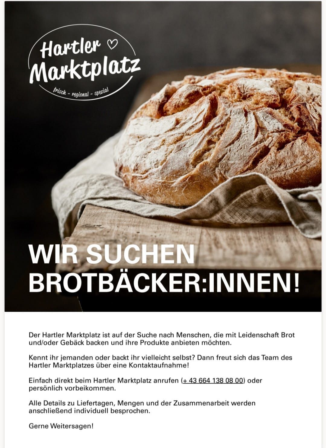 Eine Anzeige des Hartler Marktplatzes auf der Suche nach Bäckern, mit einem Laib Brot auf einem Holztisch mit einem Tuch. Der Text lautet 'Wir suchen Brotbäcker: INNEN!'.