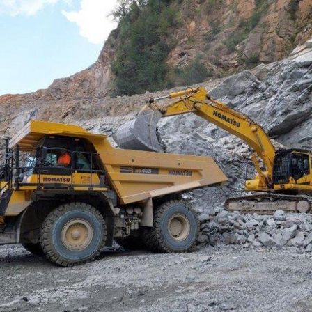 Bild enthält, Mining, Bulldozer, Machine, Wheel, Person